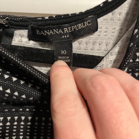 Banana Republic Knit Fit Flare Dress 10 minimalist quiet luxury capsule work - Picture 8 of 10